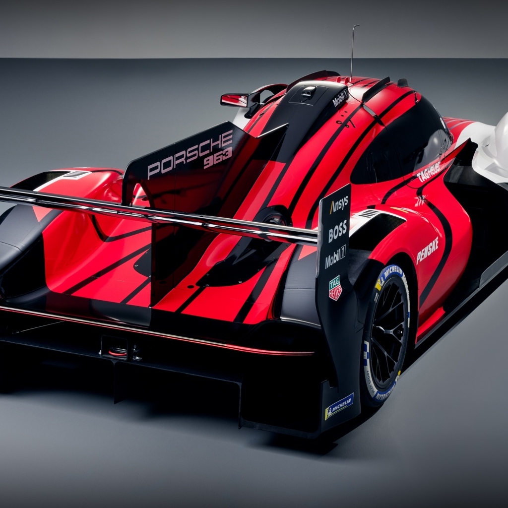 Быстрый гоночный автомобиль Porsche 963 Prototype