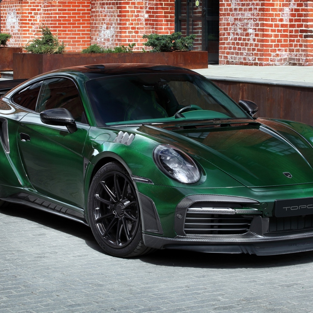 Зеленый автомобиль Porsche 911 Turbo S Stinger GTR Carbon