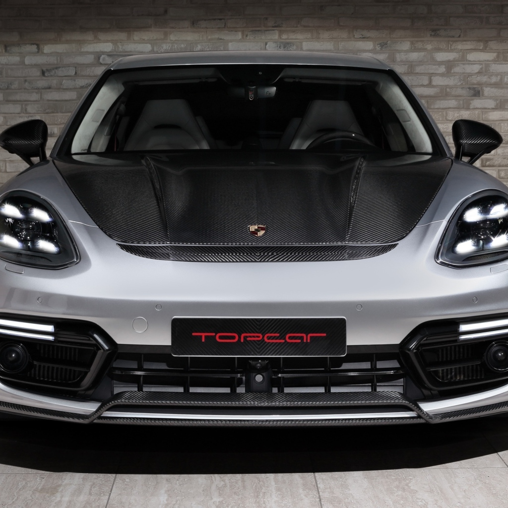 Автомобиль TopCar Porsche Panamera Turbo GT Edition 2023 года на фоне стены