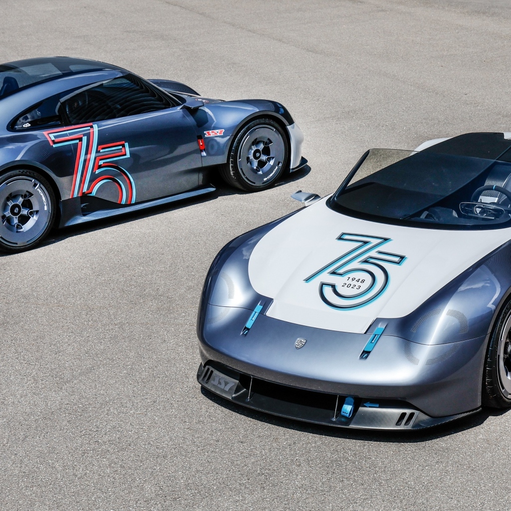 Два гоночных автомобиля Porsche Vision 357 Speedster