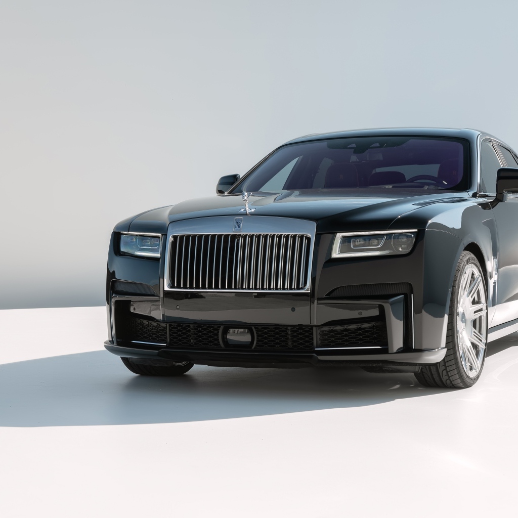 Черный Rolls-Royce Ghost 2021 года