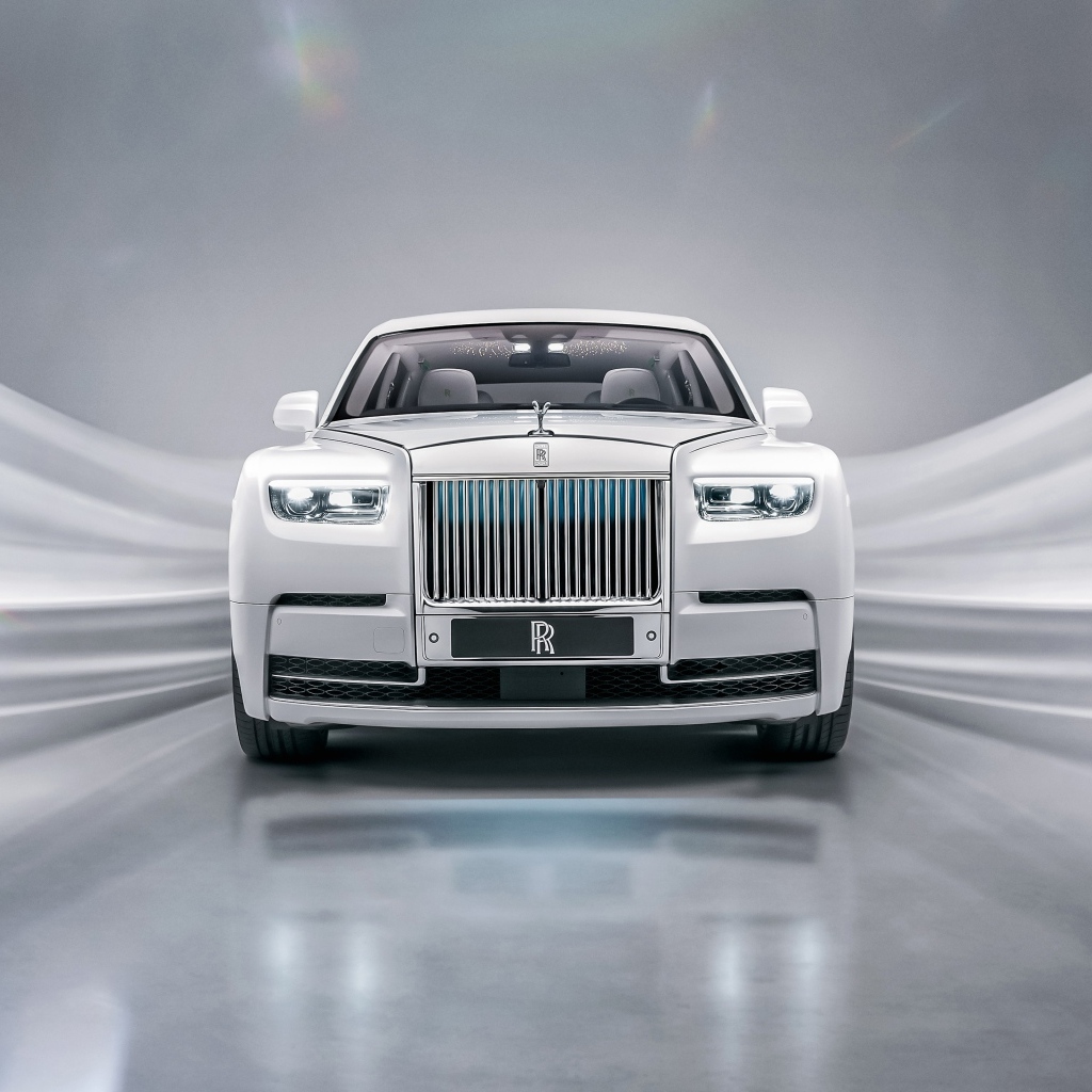 Автомобиль Rolls-Royce Phantom EWB Platino вид спереди
