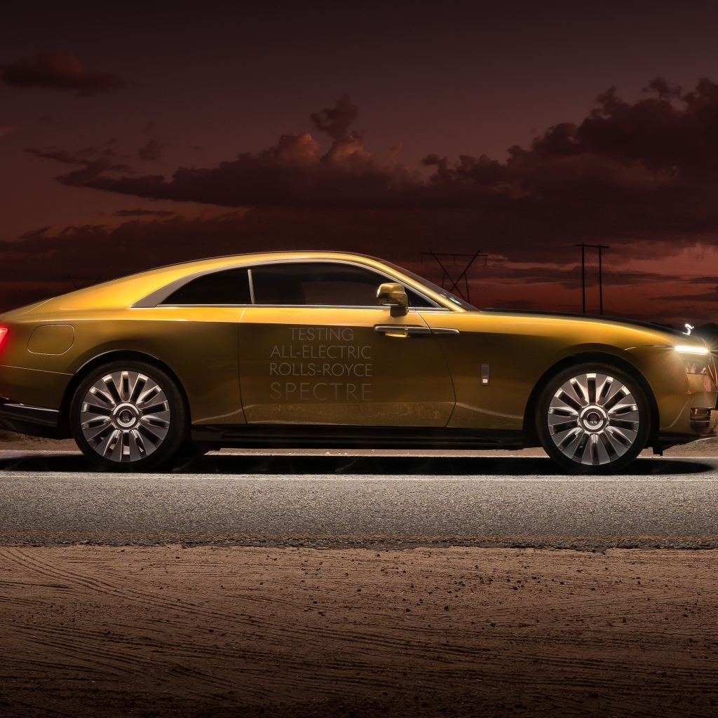 Автомобиль Rolls-Royce Spectre вид сбоку