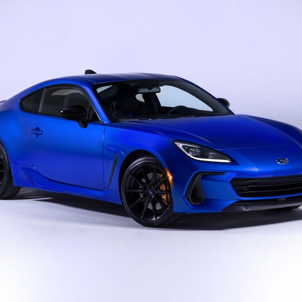 Синий автомобиль Subaru BRZ TS  2024 года