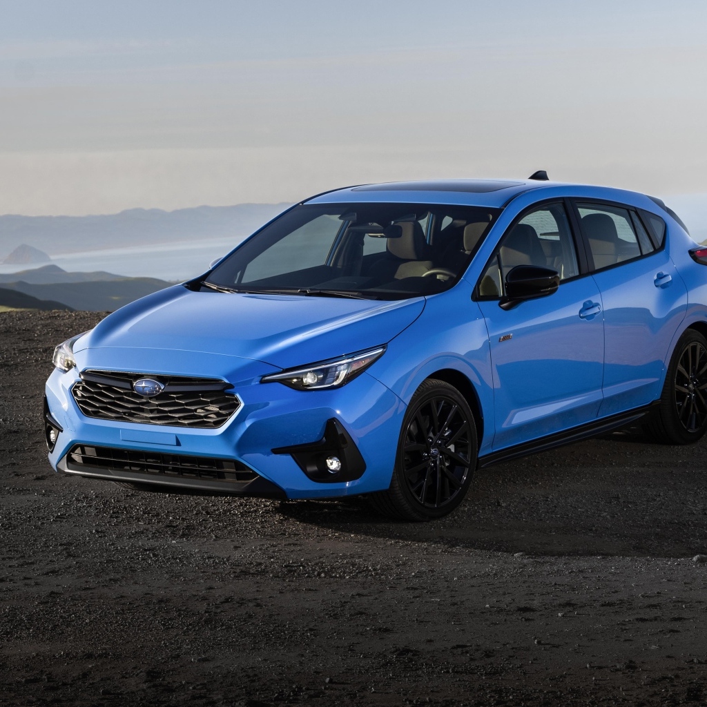 Синий автомобиль Subaru Impreza RS 2024 года