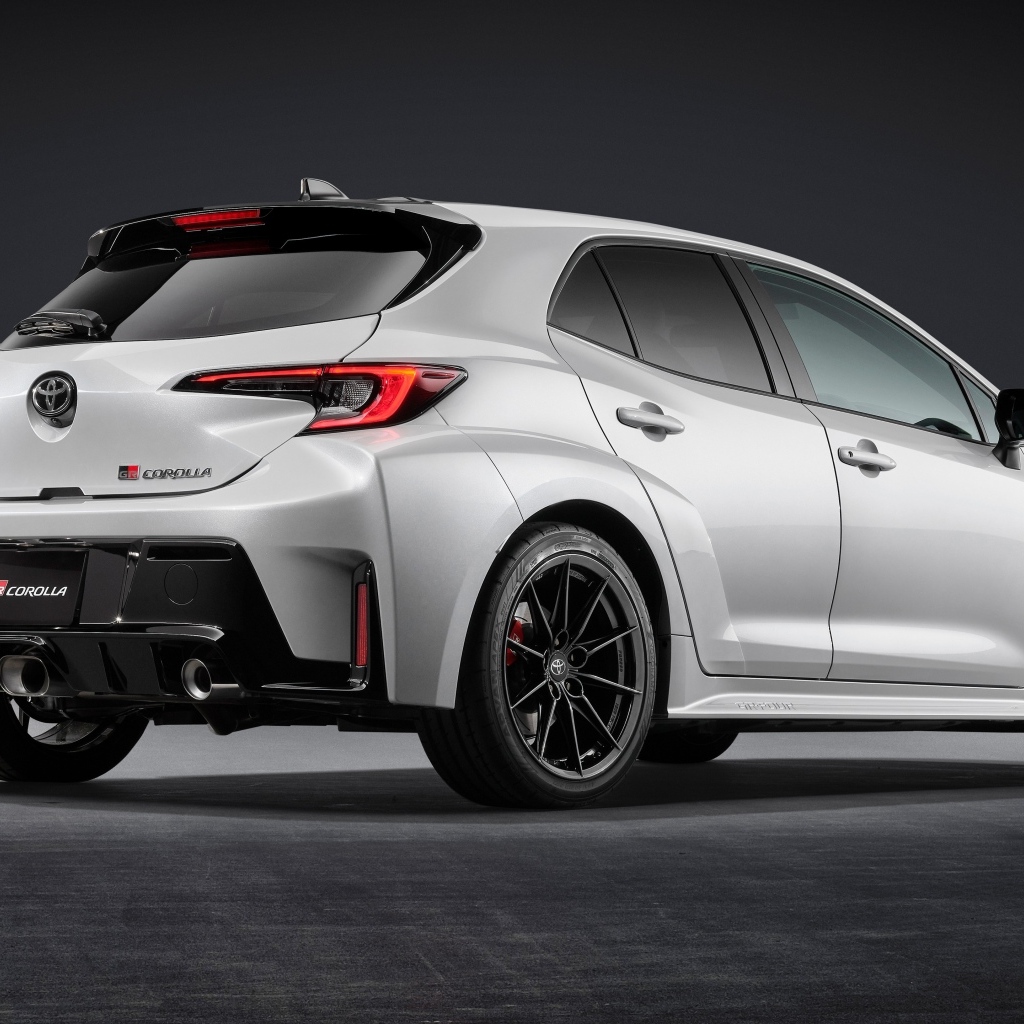 Автомобиль Toyota GR Corolla RZ 2022 года вид сзади
