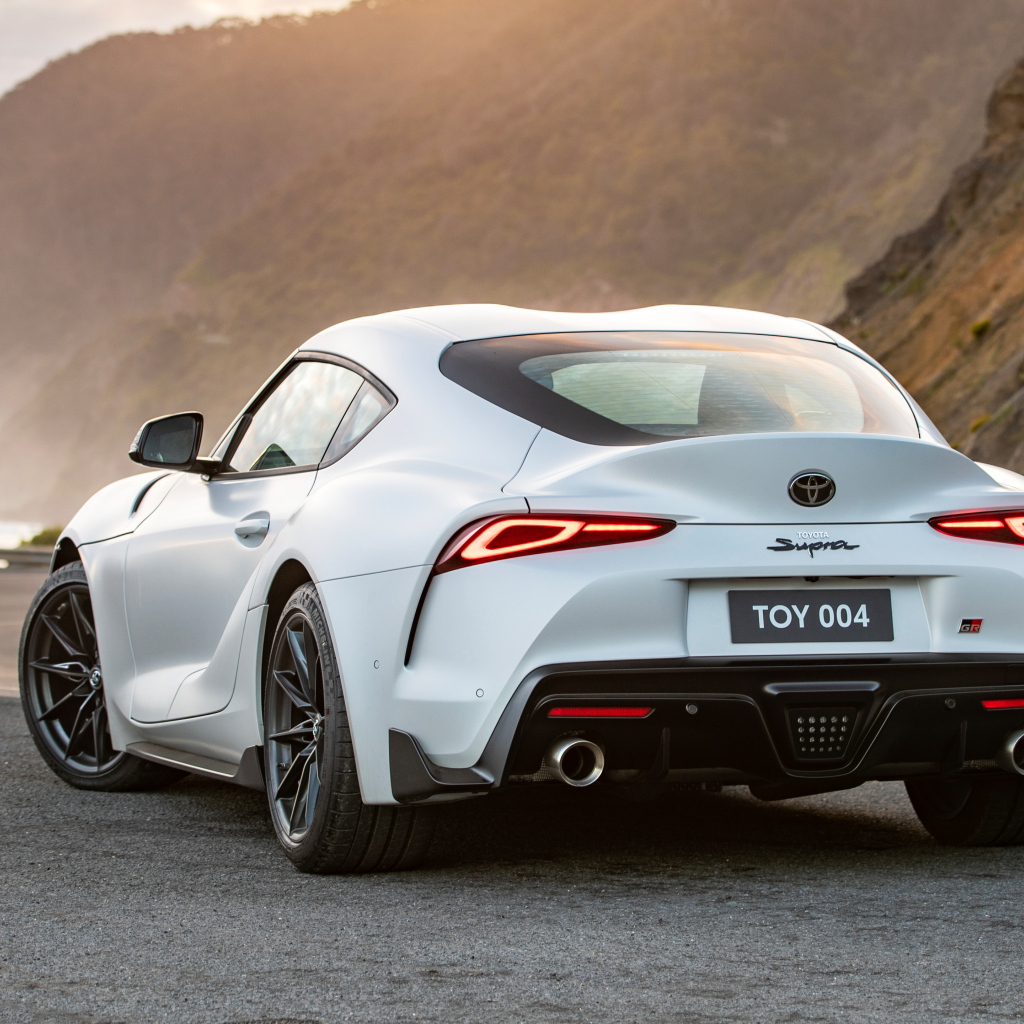 Автомобиль Toyota GR Supra GTS MT вид сзади