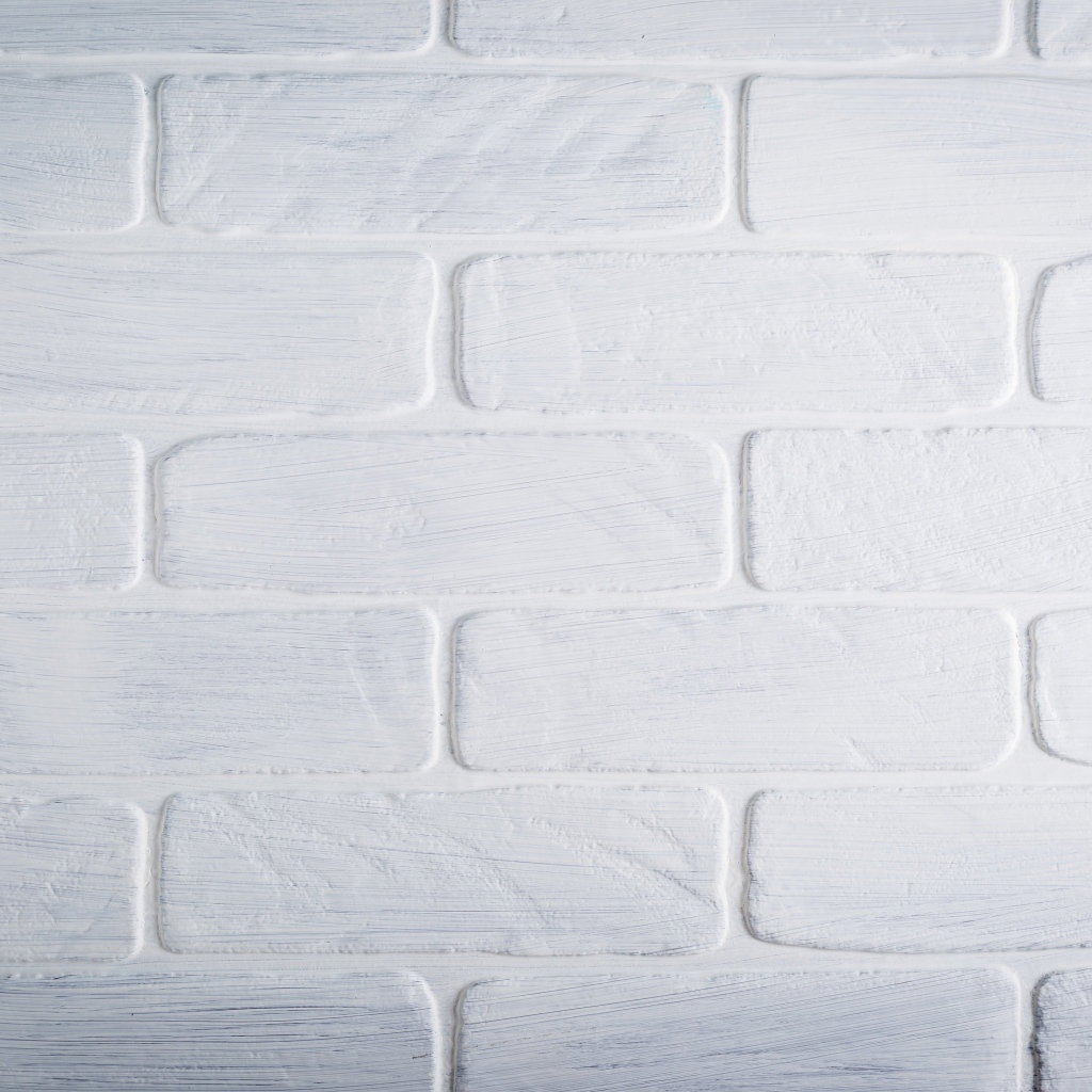 Белая кирпичная стена крупным планом