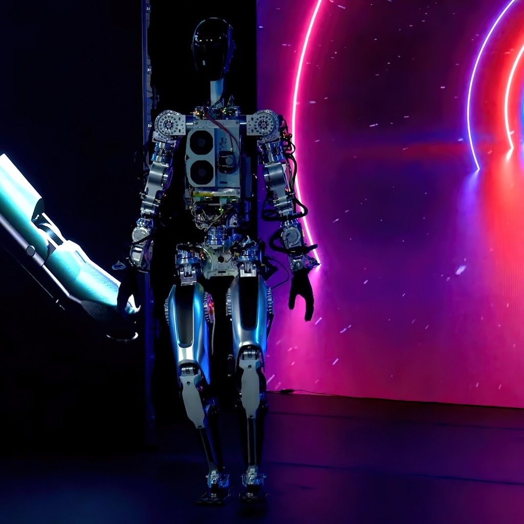 Робот Tesla Optimus на  презентации