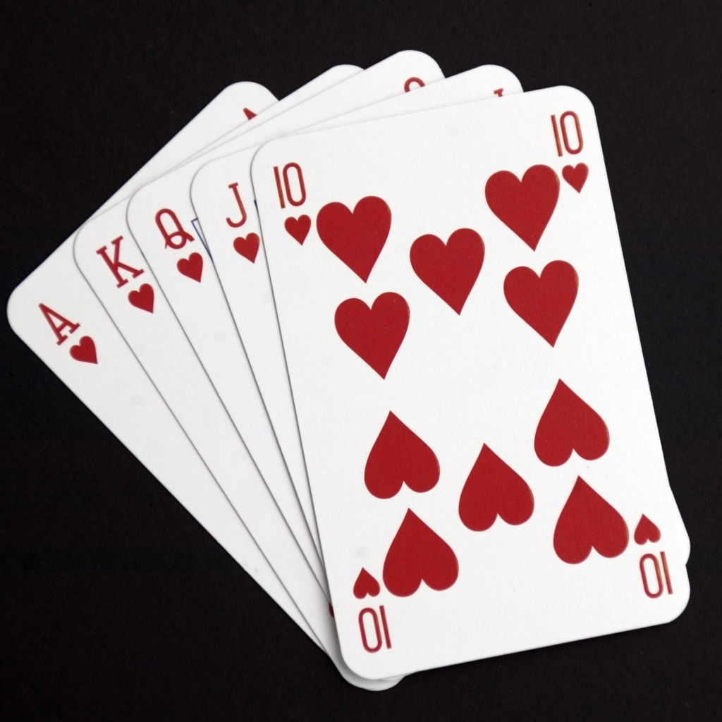 Карты масть черви на черном фоне