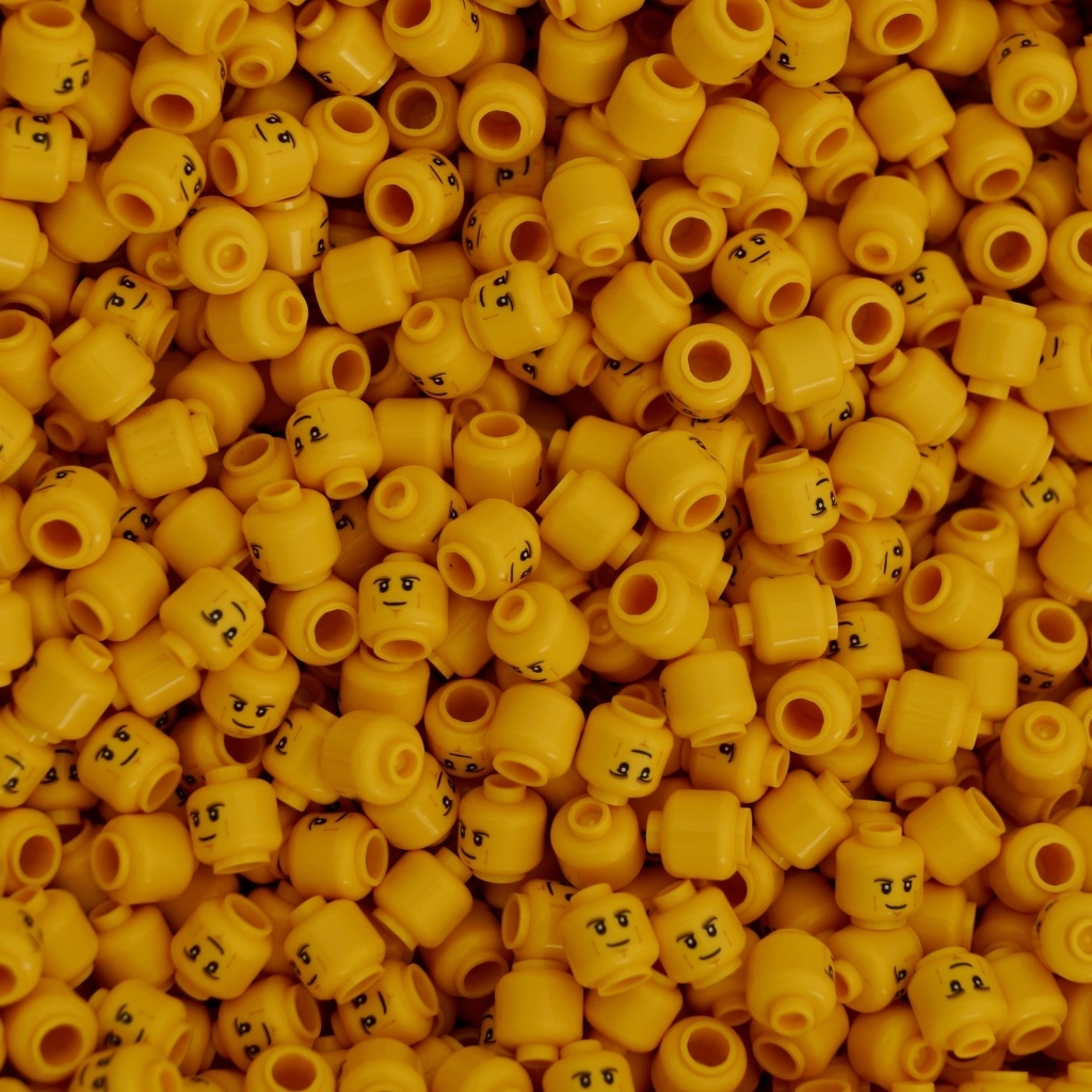 Маленькие желтые фигурки LEGO