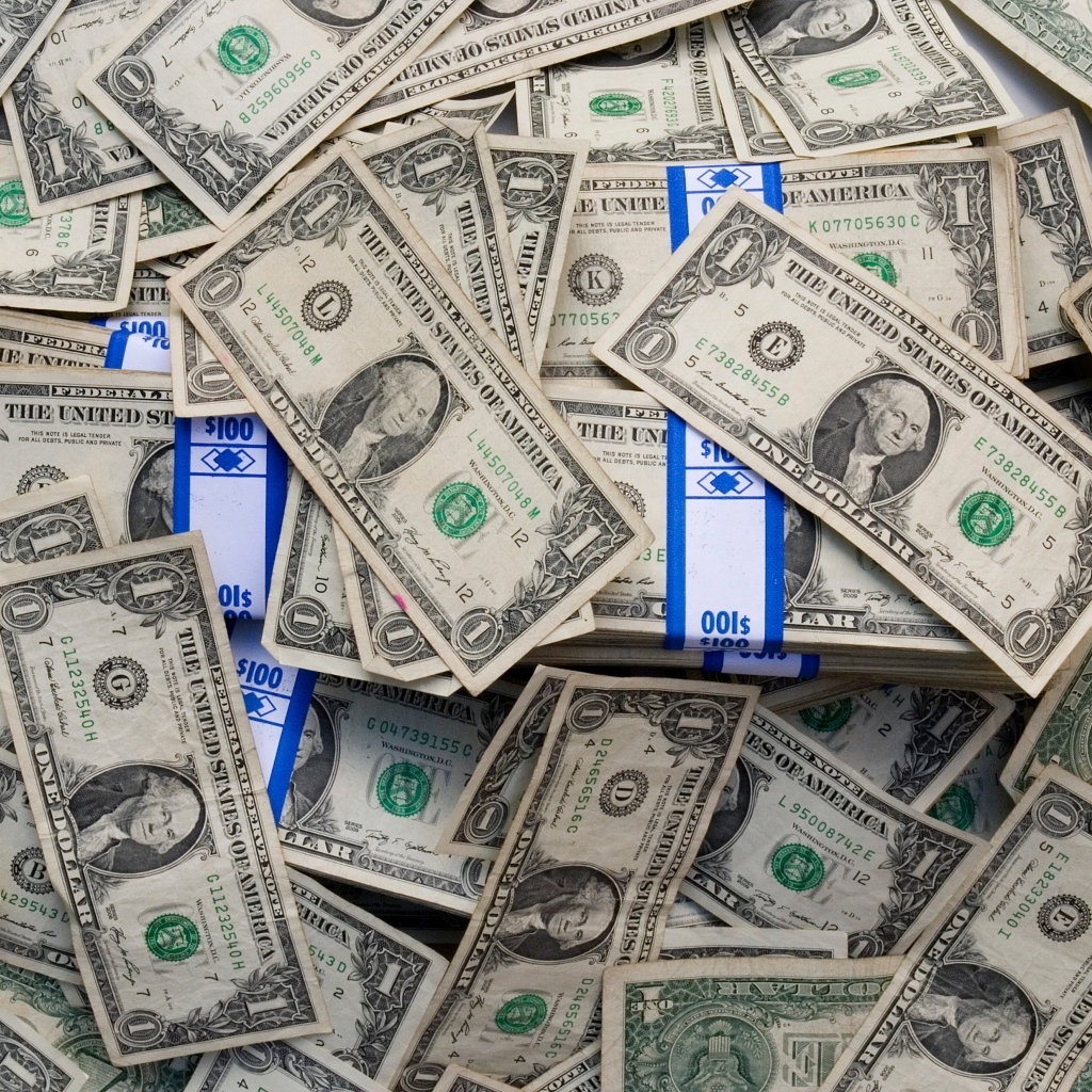 Много купюр в один доллар крупным планом