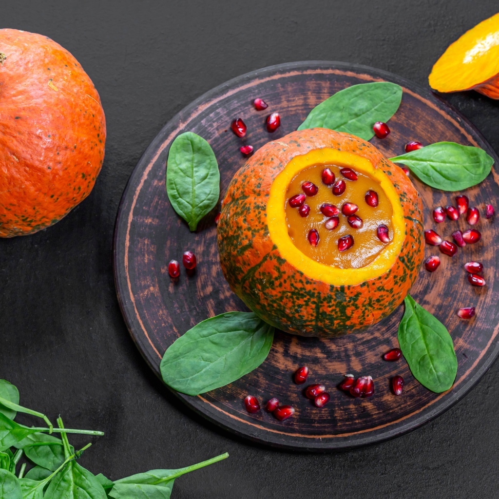 Тыквенная каша с зернами граната и базиликом