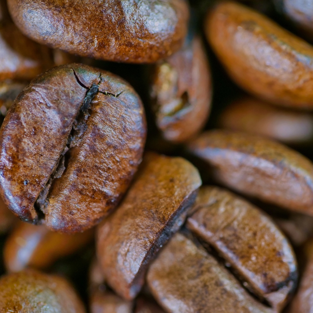 Ароматные обжаренные зерна кофе 