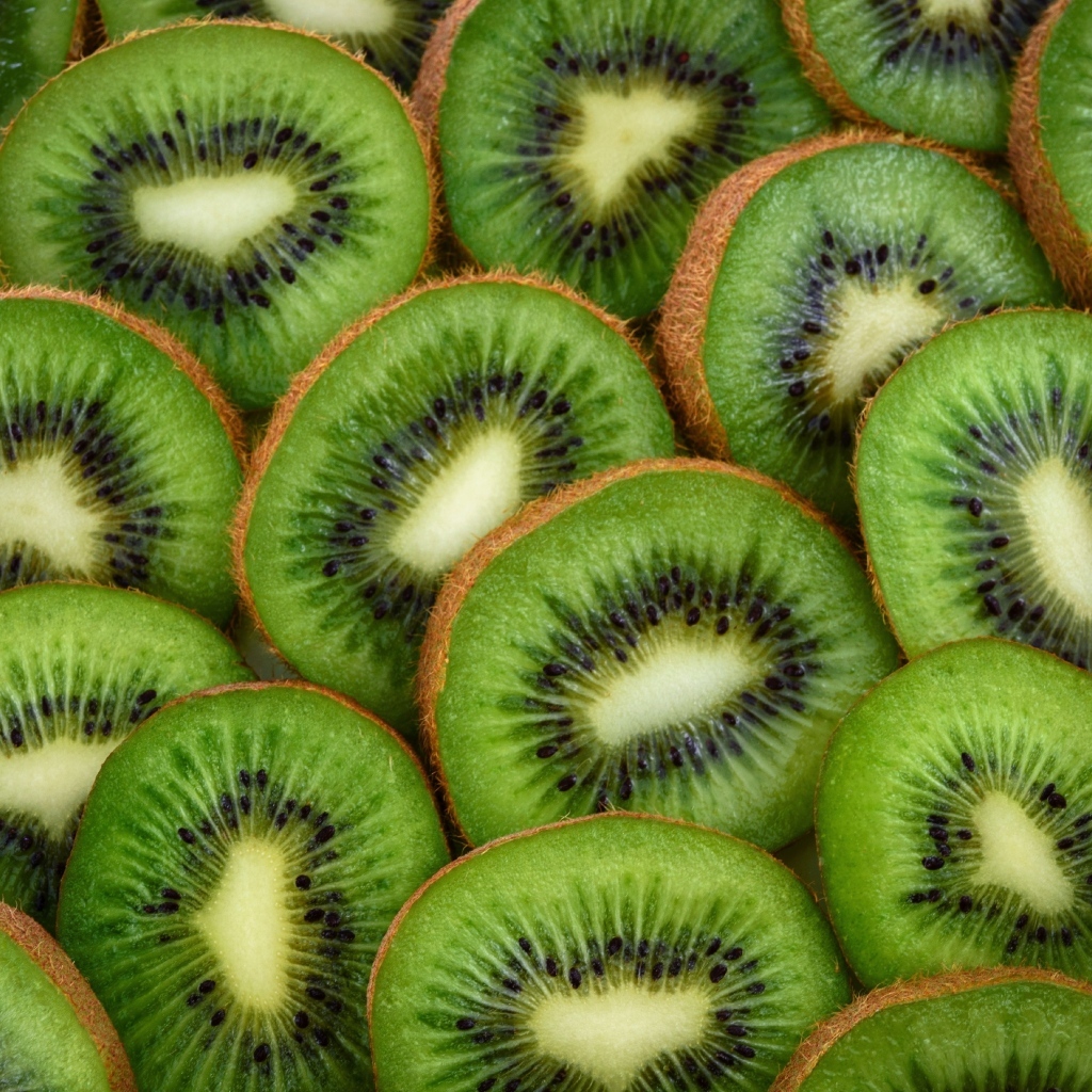 Много кругов нарезанного киви