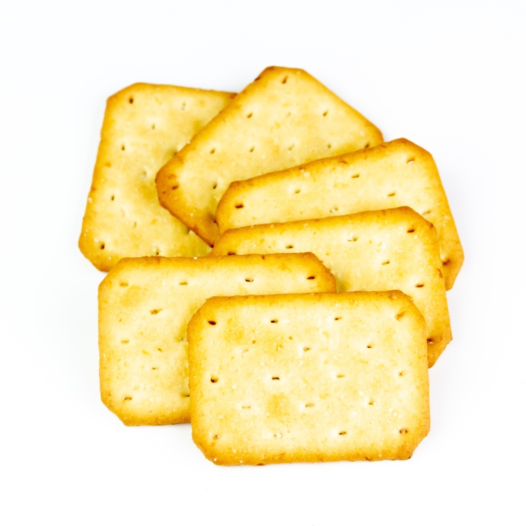 Вкусное хрустящее печенье крекер 