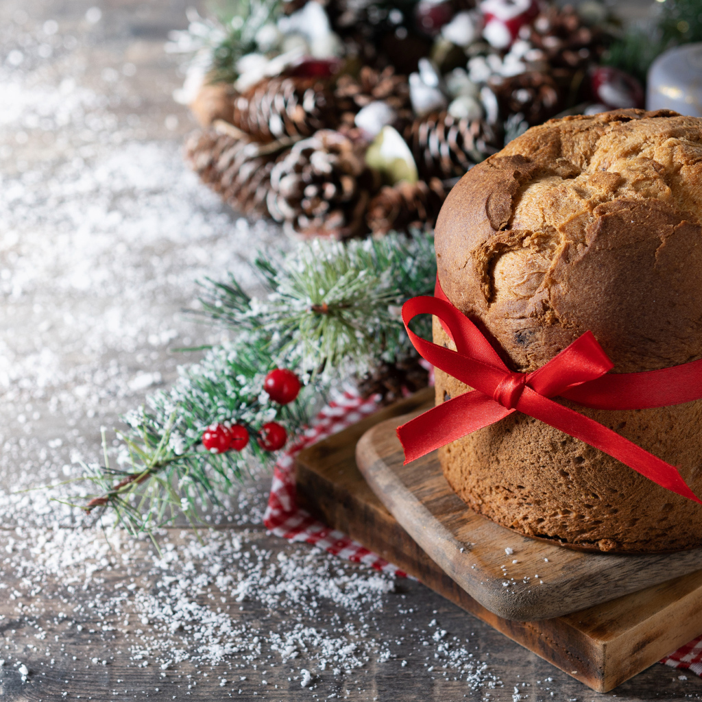 Свежий хлеб с красной лентой