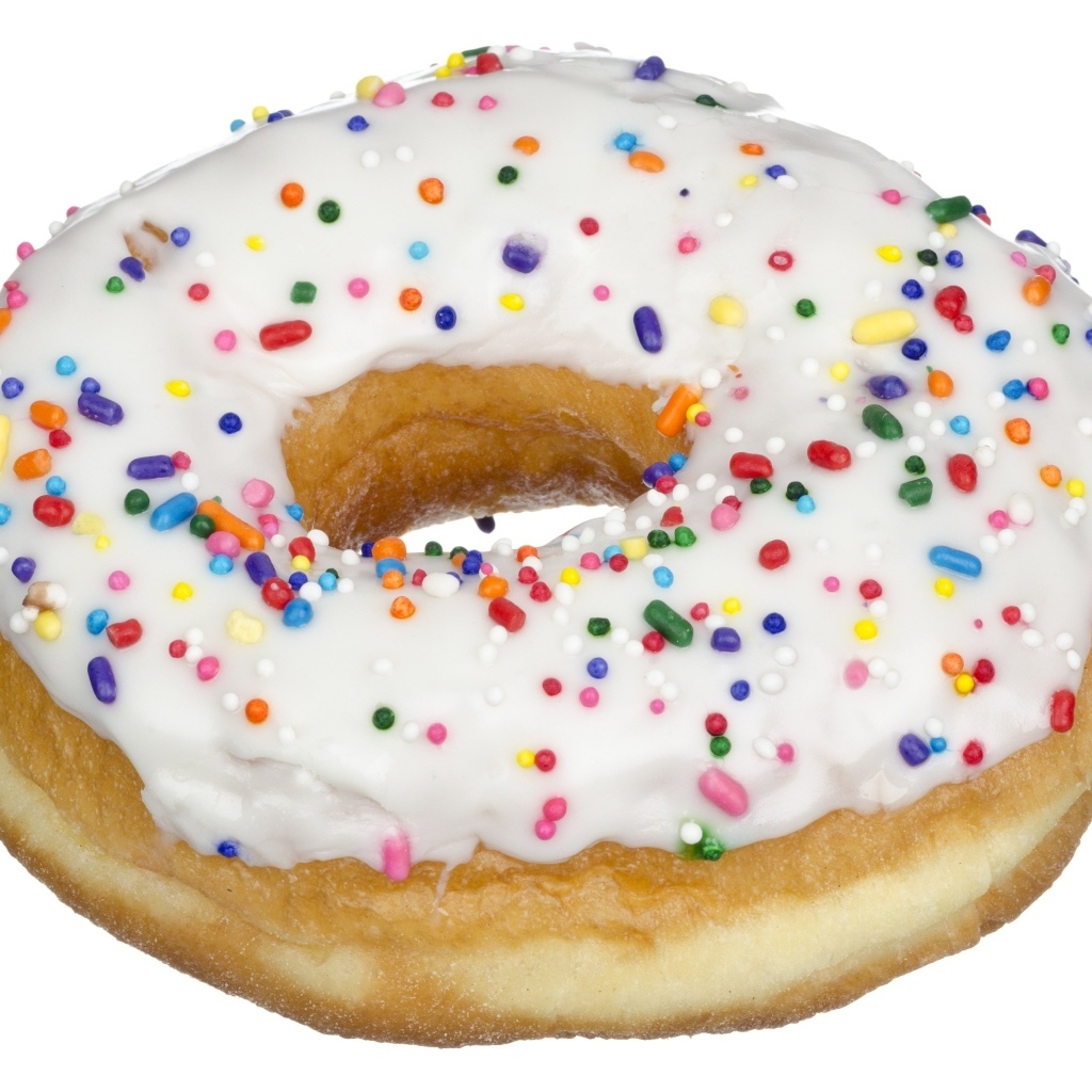 Большой круглый пончик в глазури на белом фоне