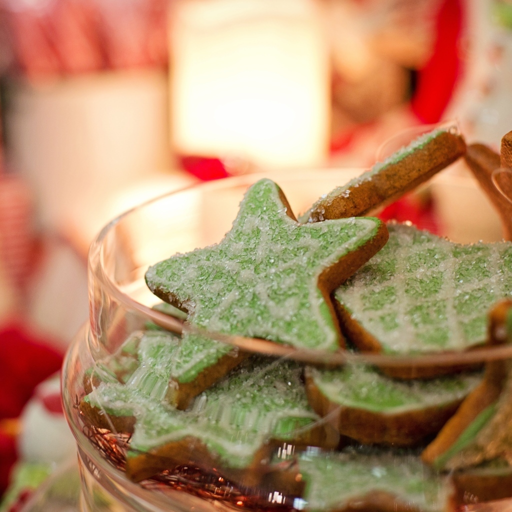 Фигурное печенье с сахарной глазурью на праздник