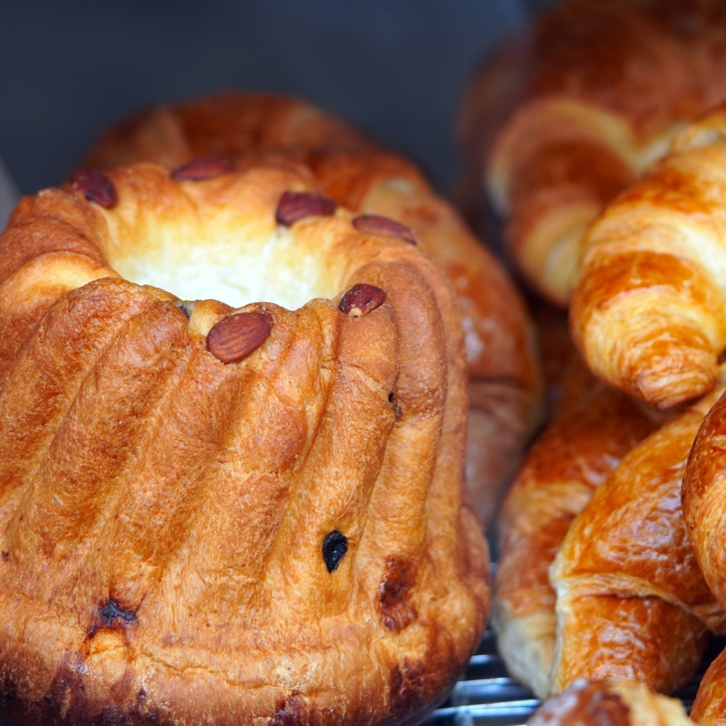 Свежая ароматная сладкая выпечка