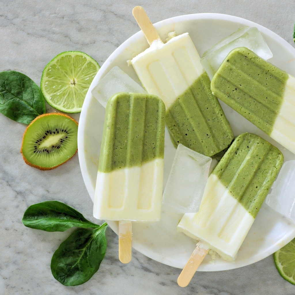 Мороженое на палочке с киви и лаймом