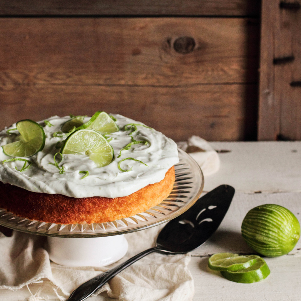 Пирог с кремом и лаймом