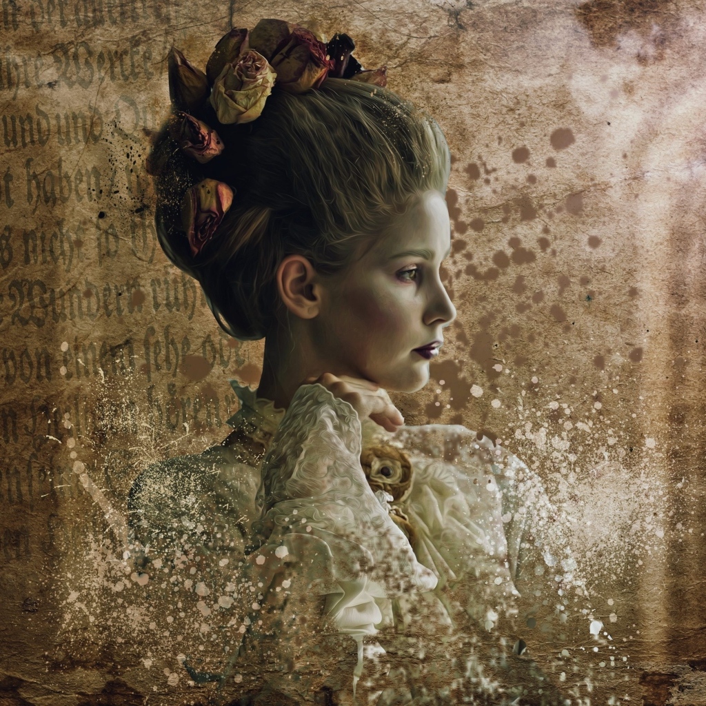 Девушка  в старинном костюме 