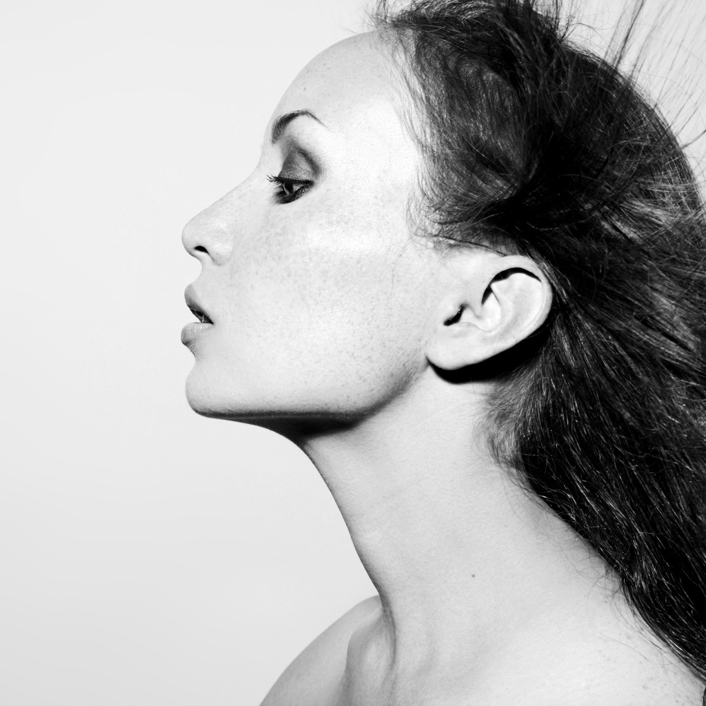 Лицо девушки вид сбоку