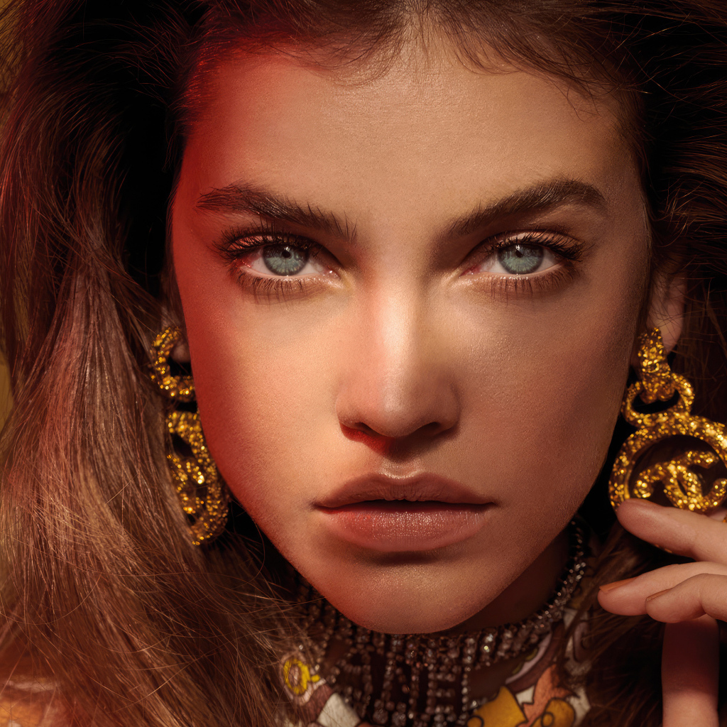 Красивые сережки у модели Барбара Палвин