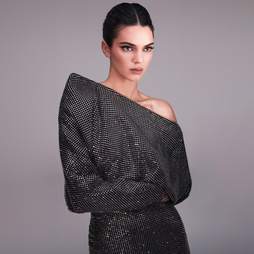 Модель Кендалл Дженнер в красивом платье