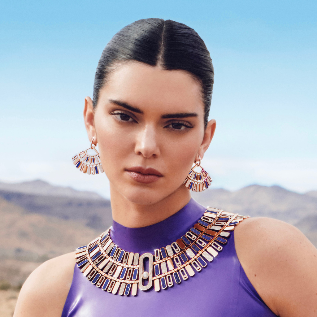 Серьезная девушка модель  Кендалл Дженнер