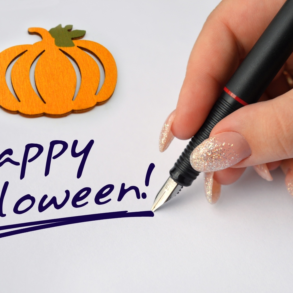 Ручка и надпись на Хэллоуин