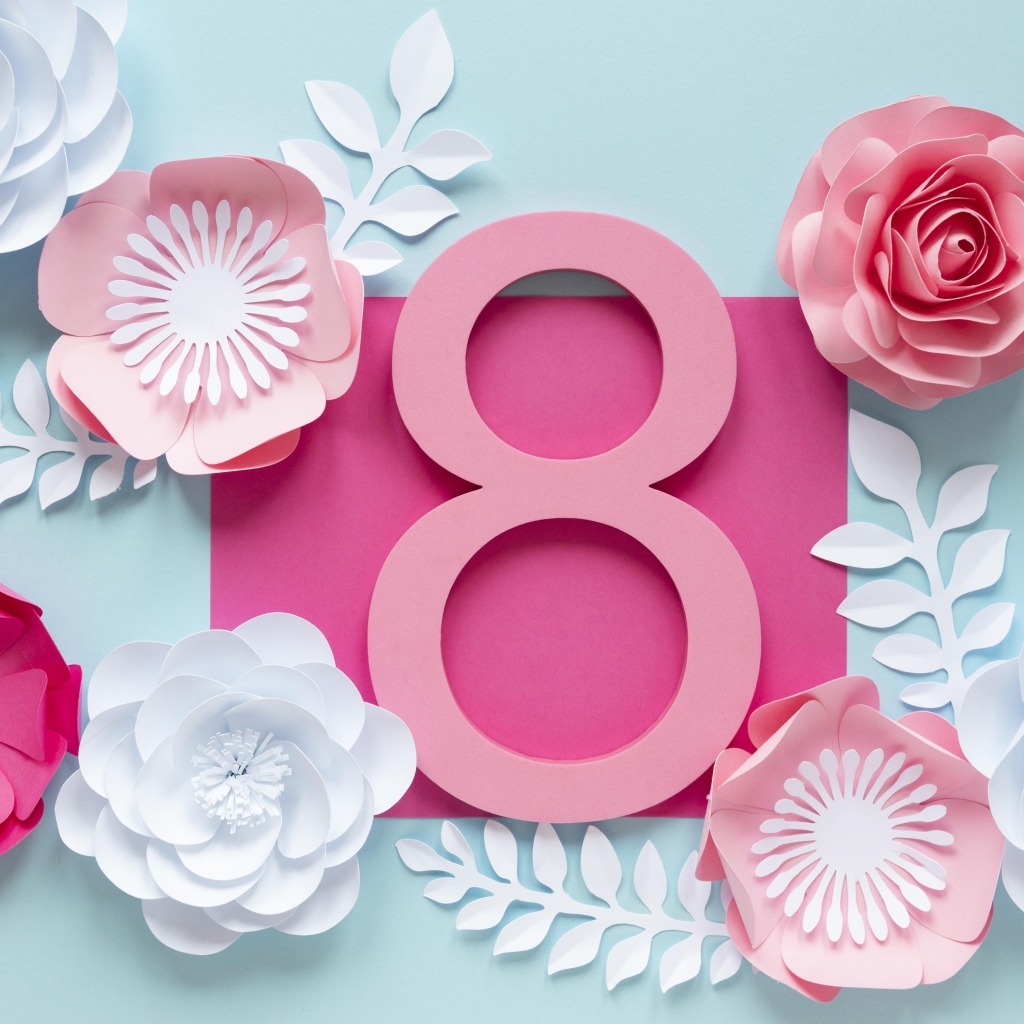 Бумажные цветы на открытке на 8 марта