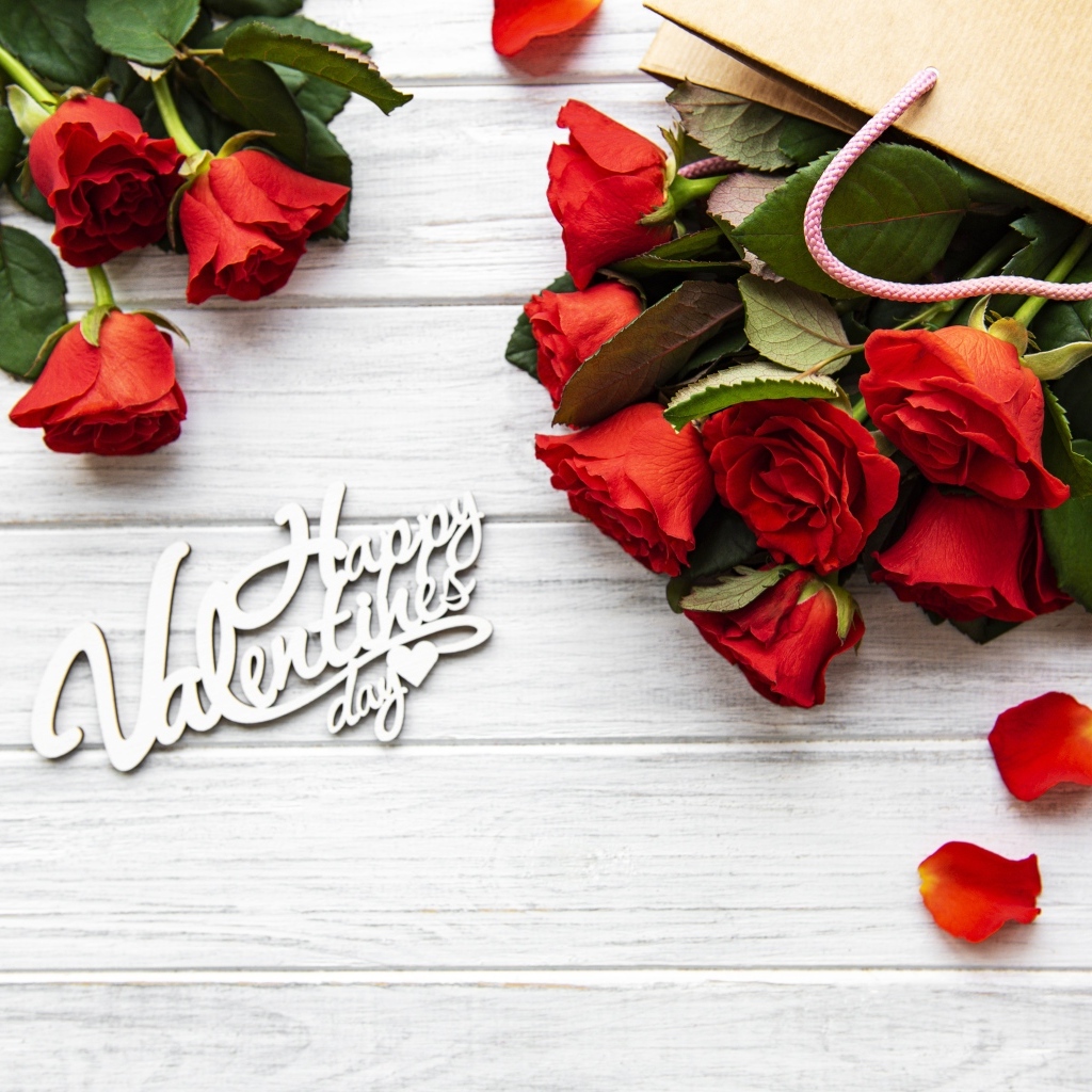 Много красных роз для любимой на 14 февраля