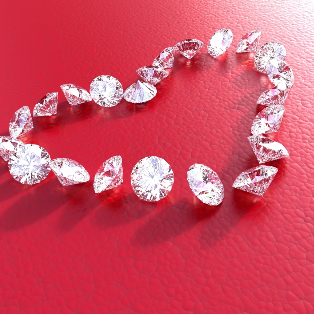 Сердце из бриллиантов на красном фоне