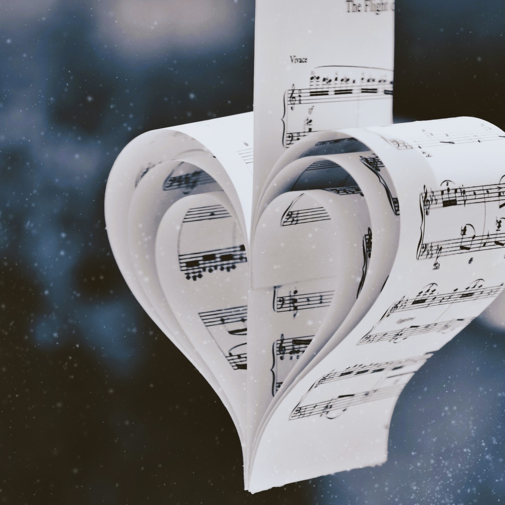 Сердце из нотной тетради