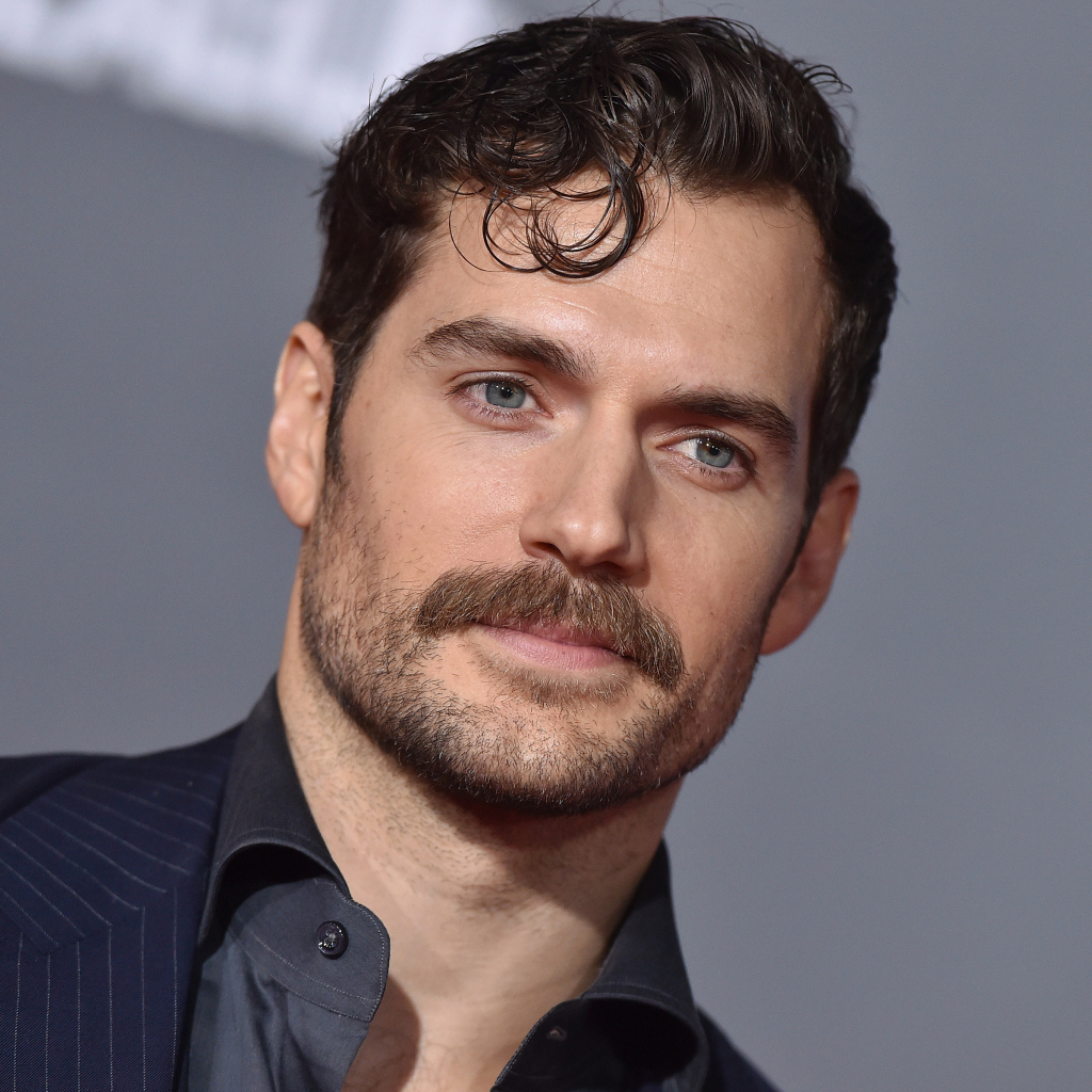 Актер Генри Кавилл с усами