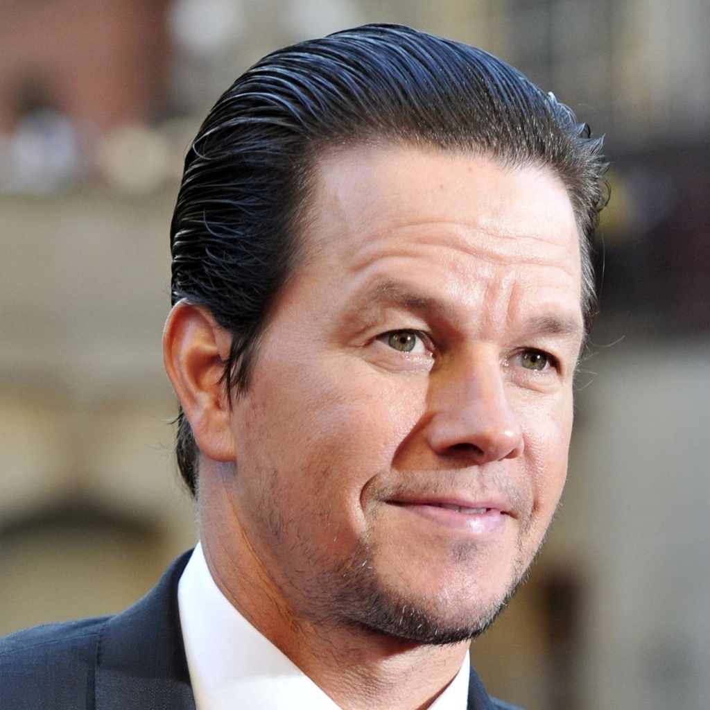 Актер Марк Уолберг  в костюме