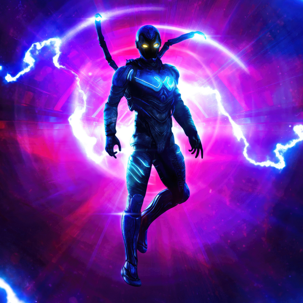 Супергерой Синий Жук на фоне молнии