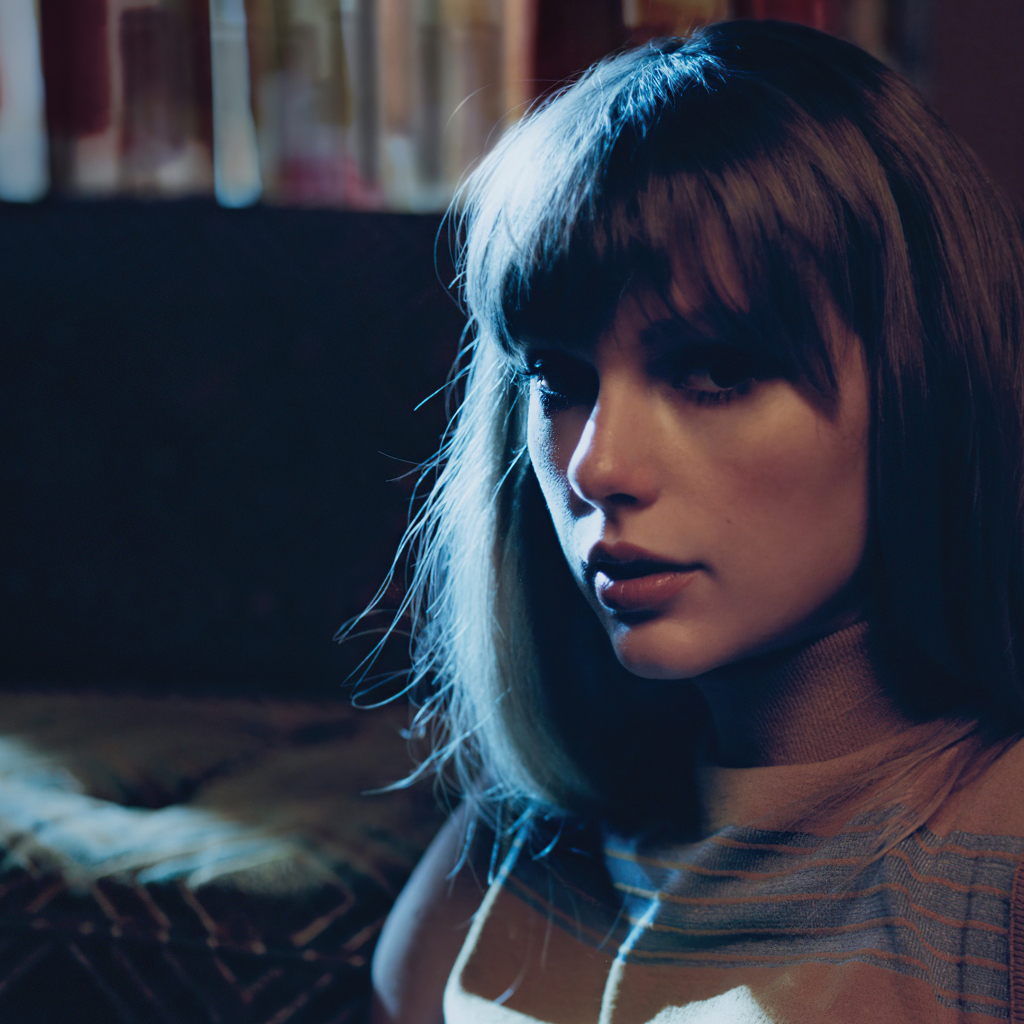 Певица Тейлор Свифт с темными волосами