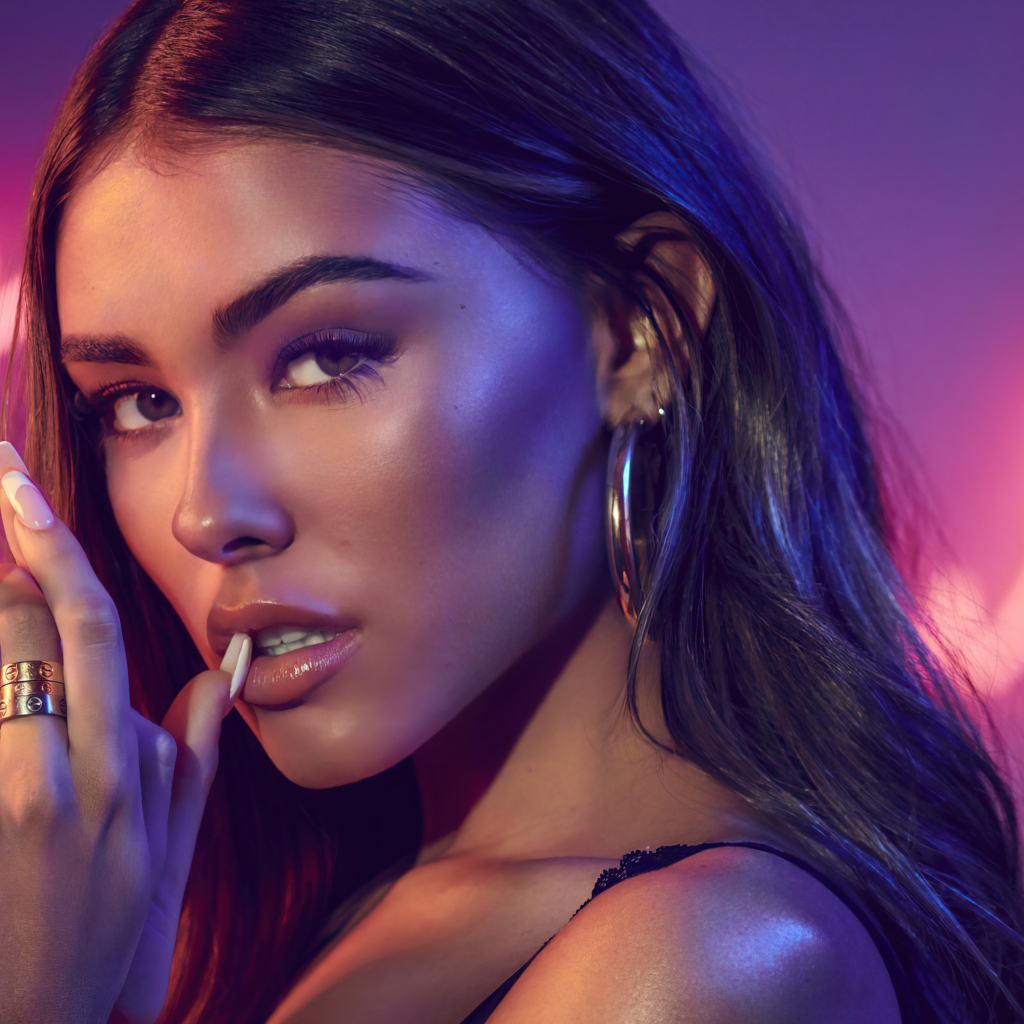 Стильная певица Мэдисон Бир