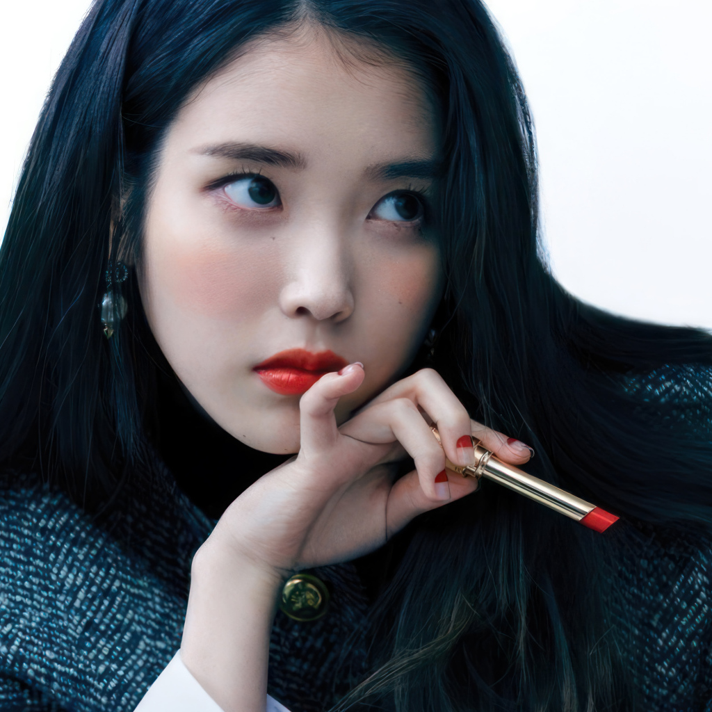 Молодая южнокорейская певица IU