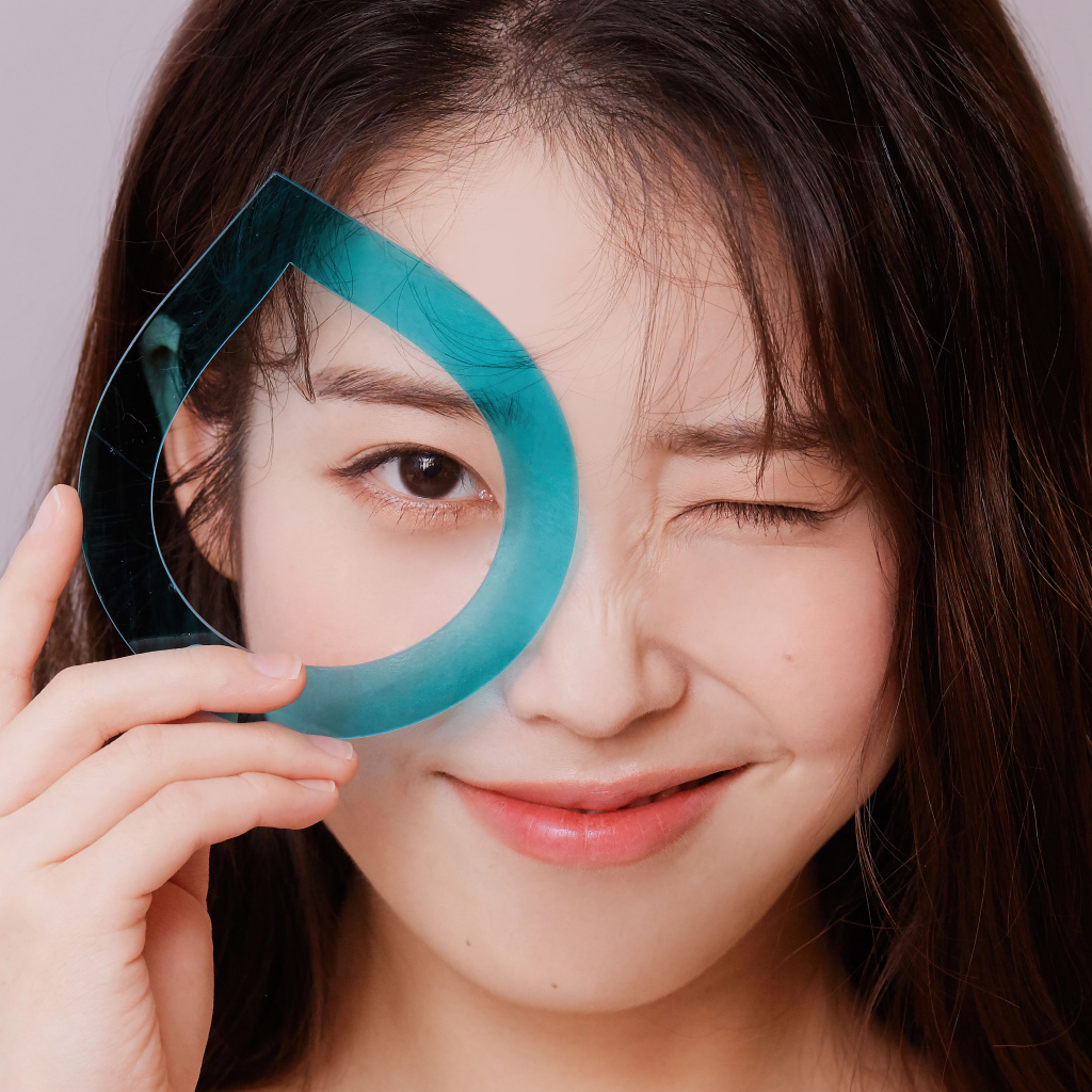 Милая девушка южнокорейская певица IU