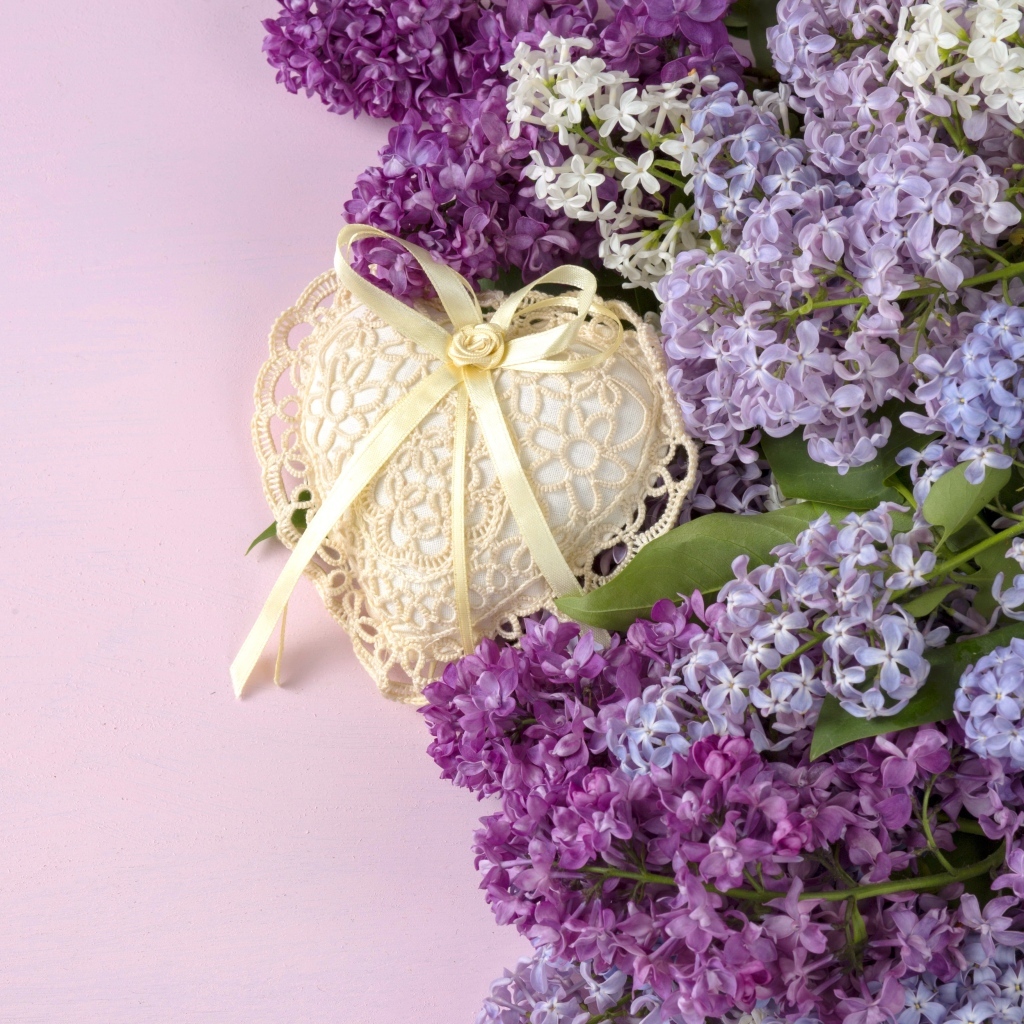 Букет сирени с сердцем