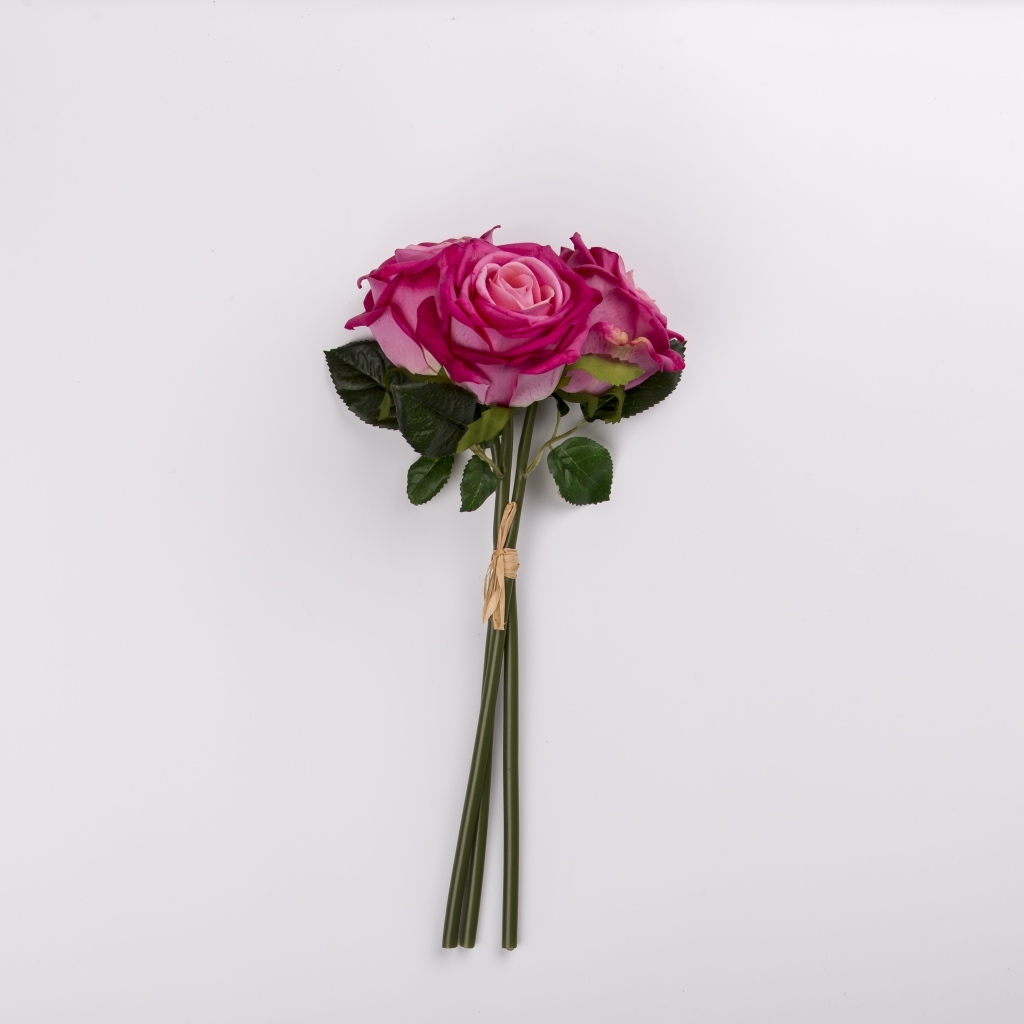 Три розы на сером фоне