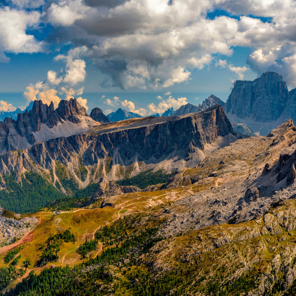 Красивые облака над итальянскими Альпами