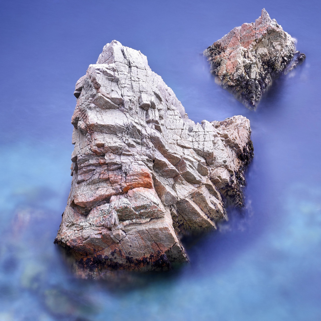 Вершины гор в облаках вид сверху