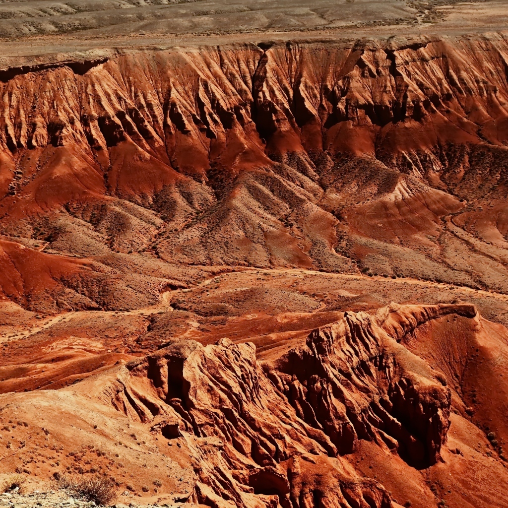 Вид на глубокий каньон сверху