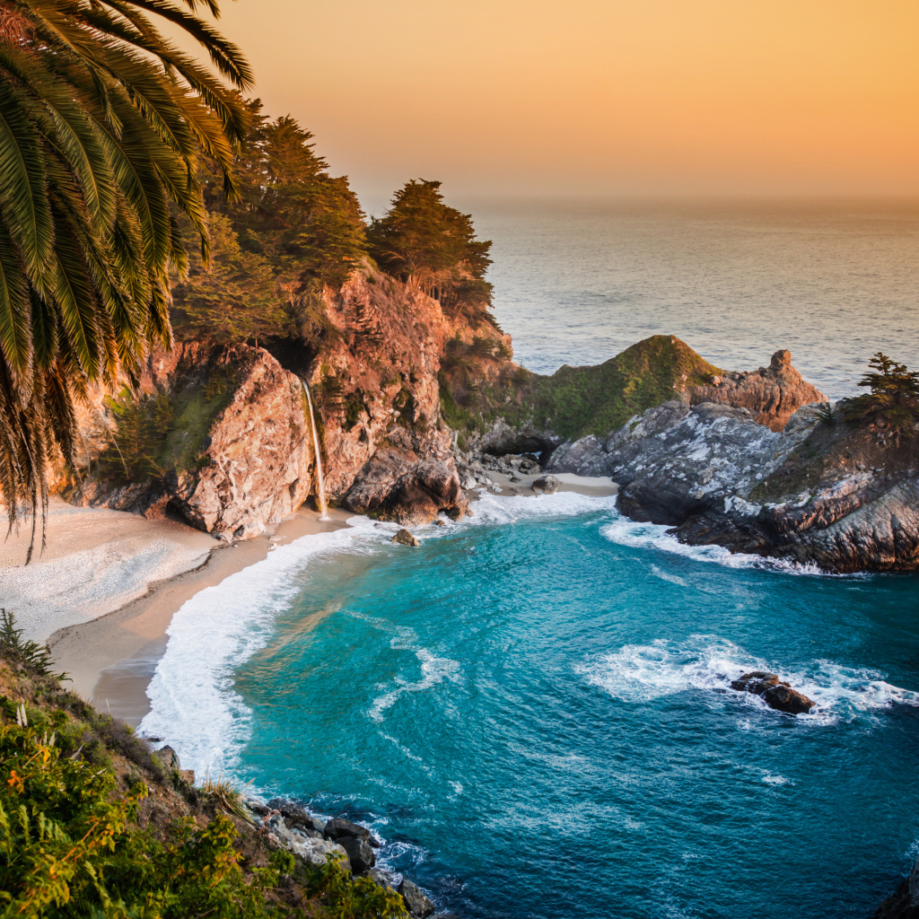 Голубая лагуна с пальмами