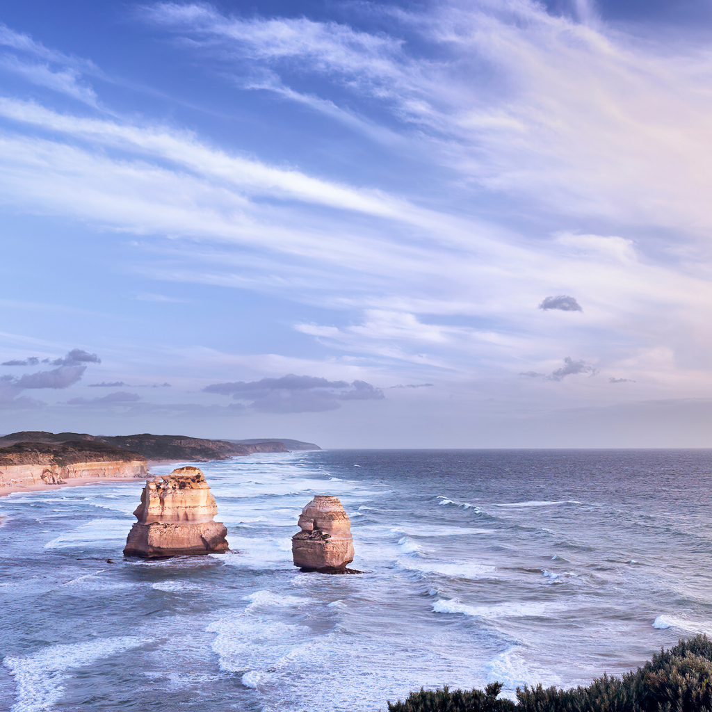 Спокойное море под красивым небом